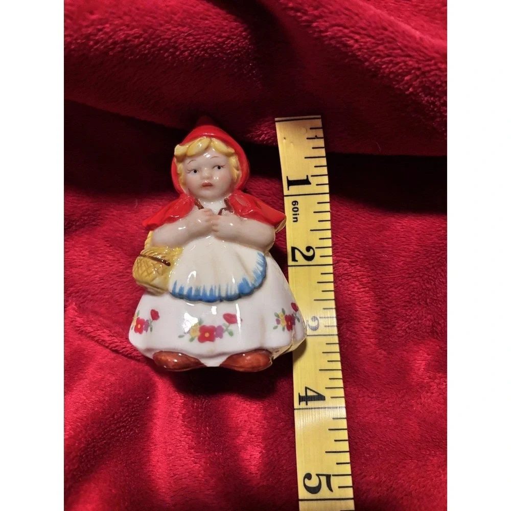 VTG Hull Pottery By Louise Baker Red Riding Hood Salt Shaker Dept 56 1940 3x2.5